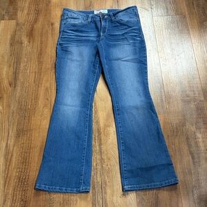 Lei Ashley low rise boot cut jeans with embroidered pockets. Size 5